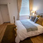 Stunning 1 Bedroom Apartment With Private Parking
