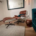 Stunning 1 Bedroom Apartment With Private Parking